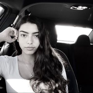 Meet your Posher, Mia